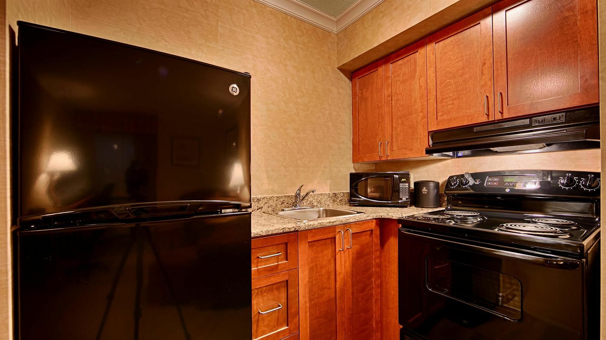 Best Western Plus Rose City Suites Welland Exterior photo
